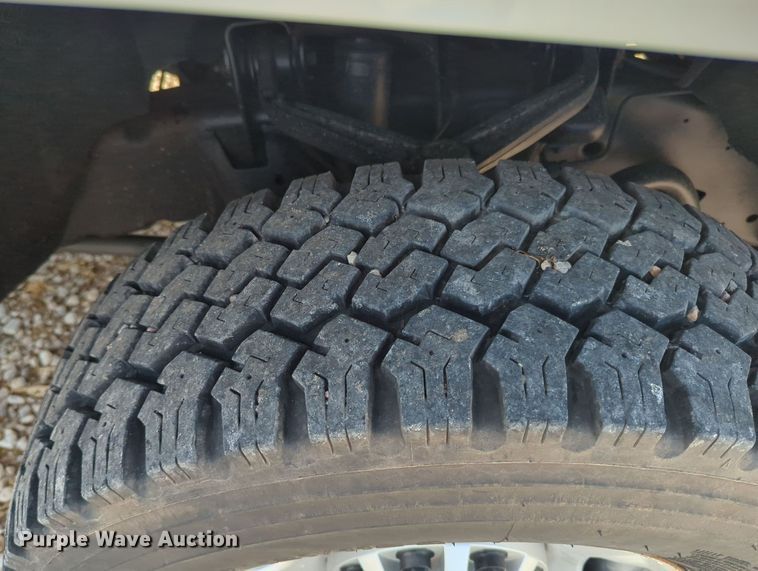 image for item MX9356 2015  Chevrolet Silverado 2500HD  Double Cab pickup truck cab and chassis