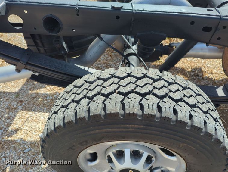 image for item MX9356 2015  Chevrolet Silverado 2500HD  Double Cab pickup truck cab and chassis