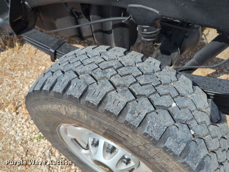 image for item MX9356 2015  Chevrolet Silverado 2500HD  Double Cab pickup truck cab and chassis