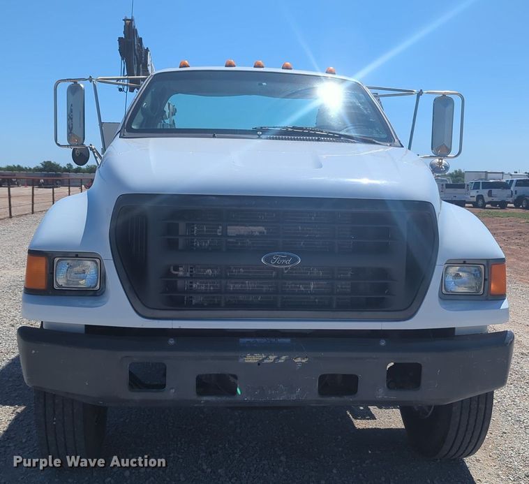 image for item MX9359 2000 Ford F650 Super Duty  utility / service truck