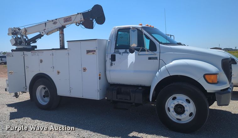 image for item MX9359 2000 Ford F650 Super Duty  utility / service truck