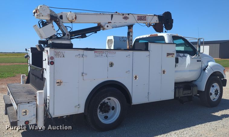 image for item MX9359 2000 Ford F650 Super Duty  utility / service truck