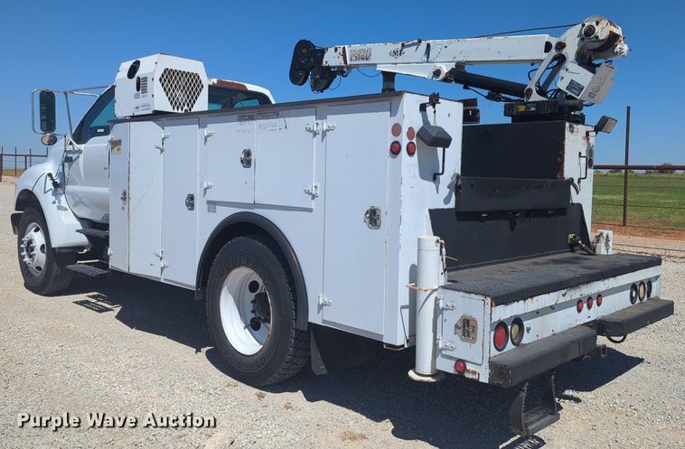 image for item MX9359 2000 Ford F650 Super Duty  utility / service truck