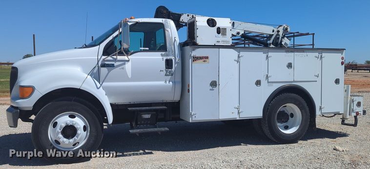 image for item MX9359 2000 Ford F650 Super Duty  utility / service truck