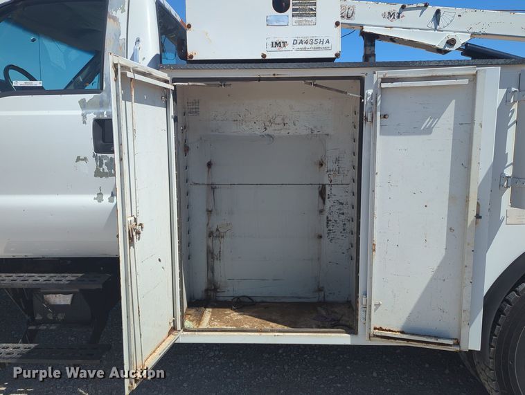 image for item MX9359 2000 Ford F650 Super Duty  utility / service truck