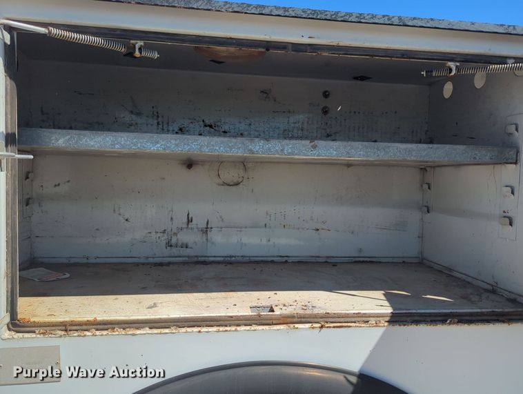 image for item MX9359 2000 Ford F650 Super Duty  utility / service truck