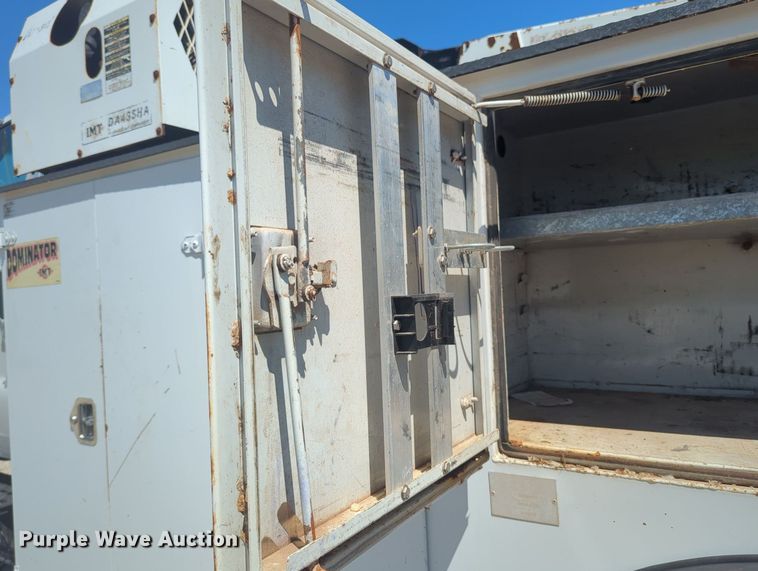 image for item MX9359 2000 Ford F650 Super Duty  utility / service truck