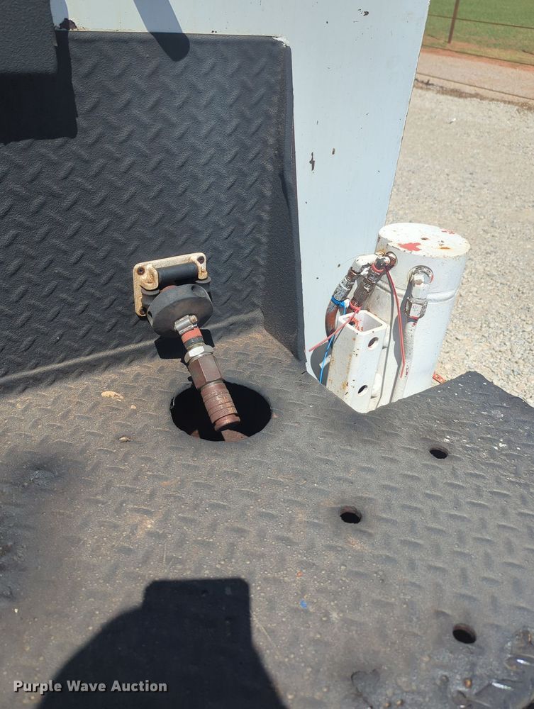 image for item MX9359 2000 Ford F650 Super Duty  utility / service truck