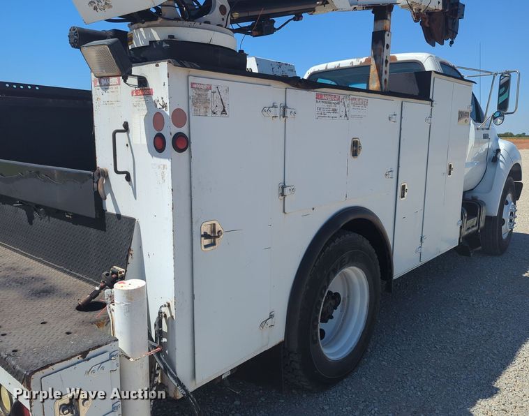 image for item MX9359 2000 Ford F650 Super Duty  utility / service truck