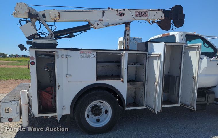 image for item MX9359 2000 Ford F650 Super Duty  utility / service truck