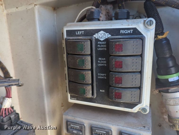 image for item MX9359 2000 Ford F650 Super Duty  utility / service truck