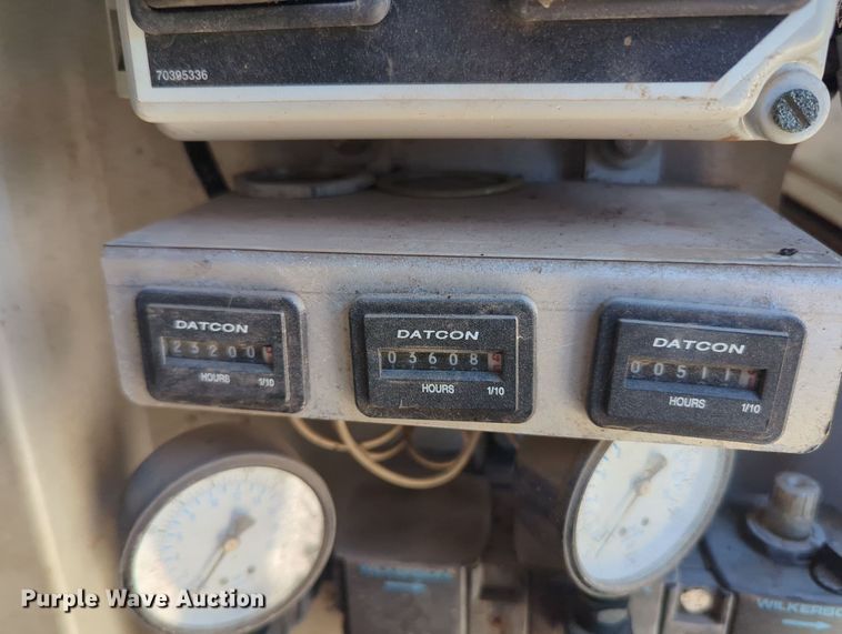 image for item MX9359 2000 Ford F650 Super Duty  utility / service truck