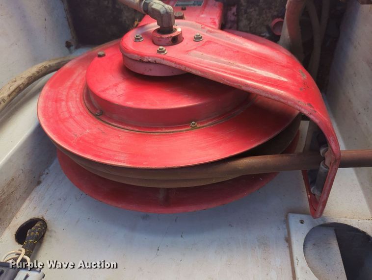 image for item MX9359 2000 Ford F650 Super Duty  utility / service truck