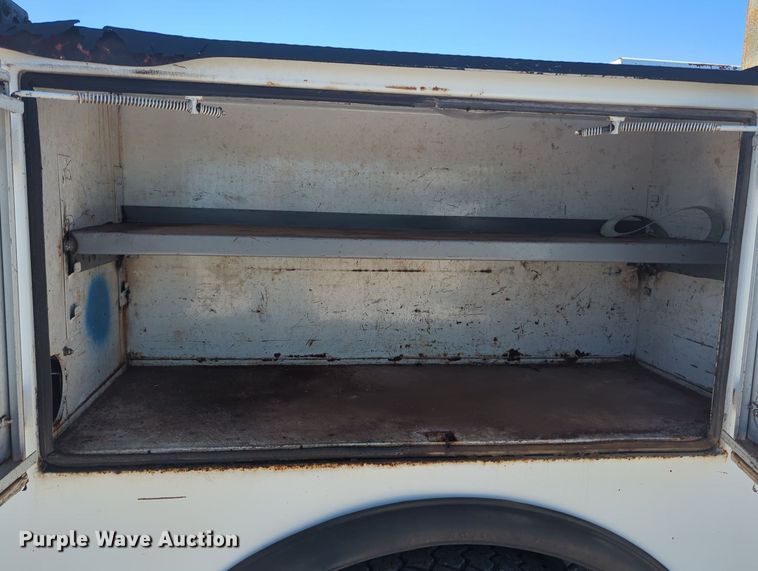 image for item MX9359 2000 Ford F650 Super Duty  utility / service truck