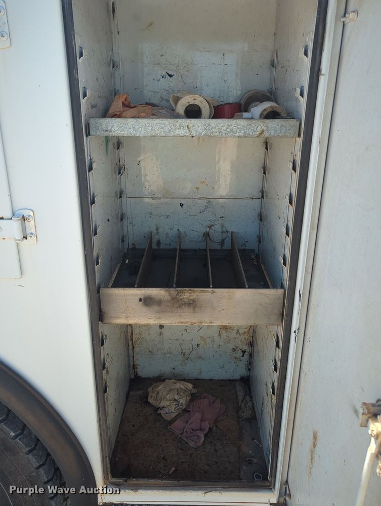 image for item MX9359 2000 Ford F650 Super Duty  utility / service truck