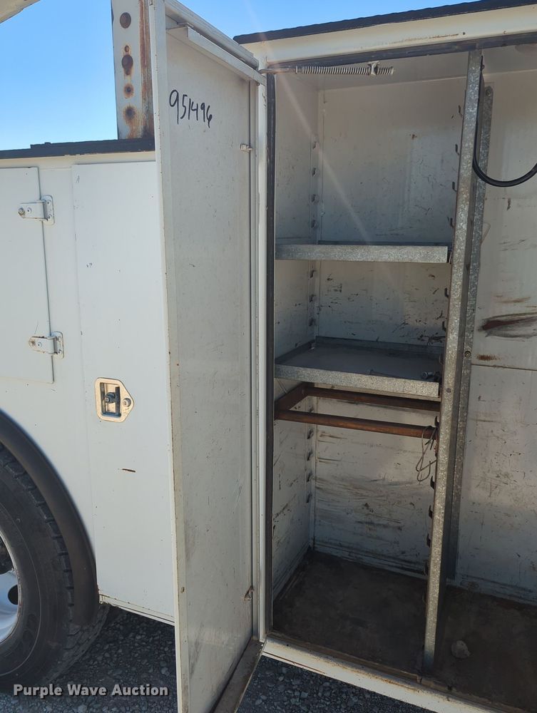 image for item MX9359 2000 Ford F650 Super Duty  utility / service truck