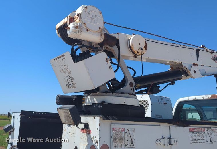 image for item MX9359 2000 Ford F650 Super Duty  utility / service truck