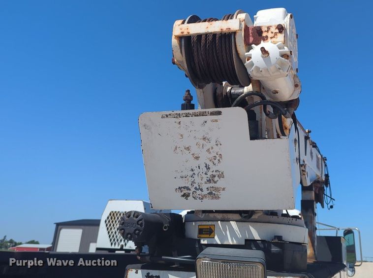 image for item MX9359 2000 Ford F650 Super Duty  utility / service truck