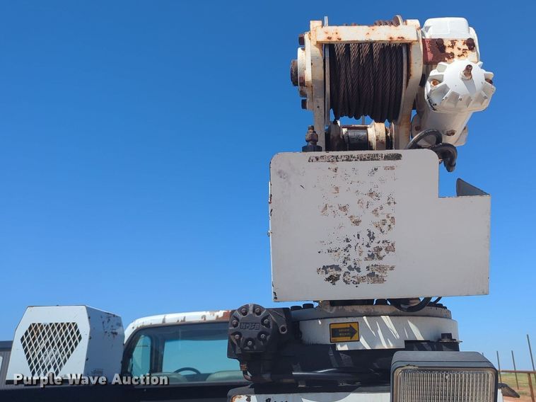 image for item MX9359 2000 Ford F650 Super Duty  utility / service truck