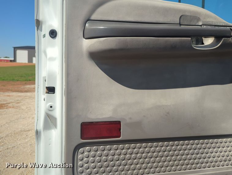 image for item MX9359 2000 Ford F650 Super Duty  utility / service truck