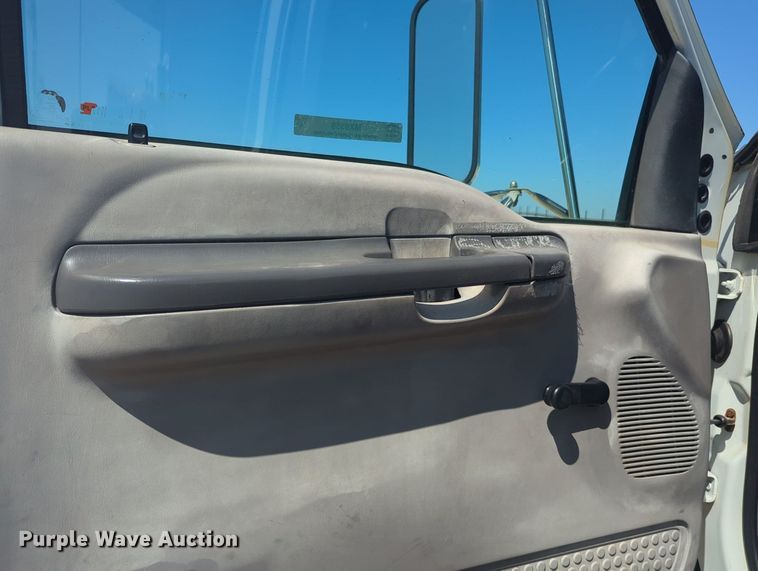 image for item MX9359 2000 Ford F650 Super Duty  utility / service truck