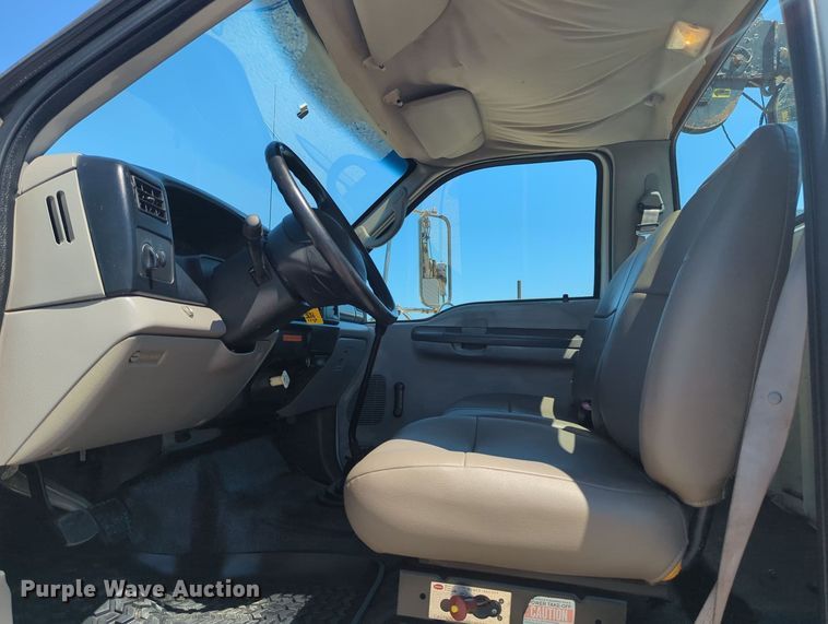 image for item MX9359 2000 Ford F650 Super Duty  utility / service truck