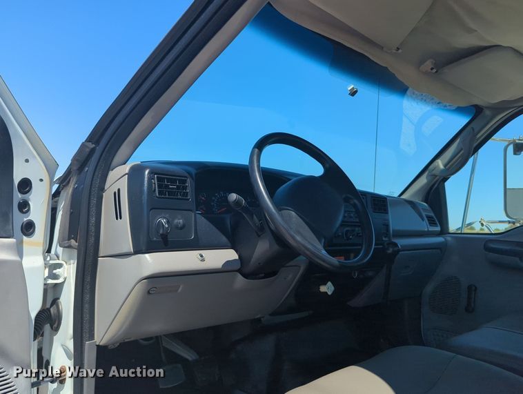 image for item MX9359 2000 Ford F650 Super Duty  utility / service truck