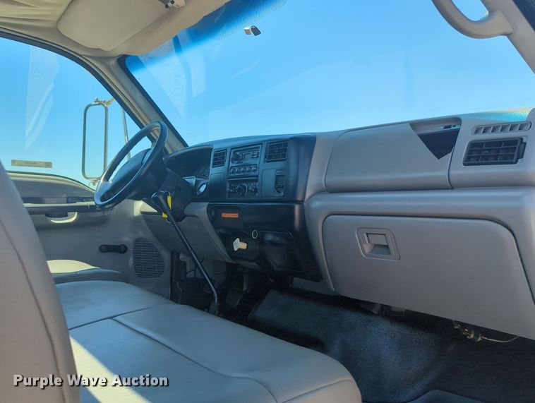 image for item MX9359 2000 Ford F650 Super Duty  utility / service truck