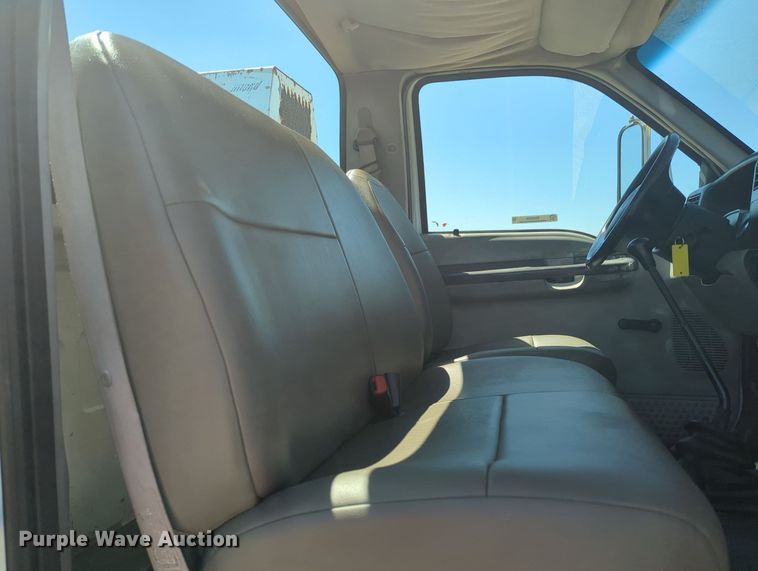 image for item MX9359 2000 Ford F650 Super Duty  utility / service truck