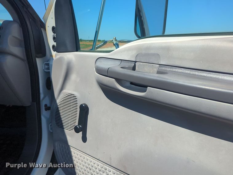 image for item MX9359 2000 Ford F650 Super Duty  utility / service truck