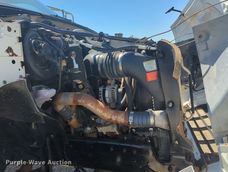 image for item MX9359 2000 Ford F650 Super Duty  utility / service truck