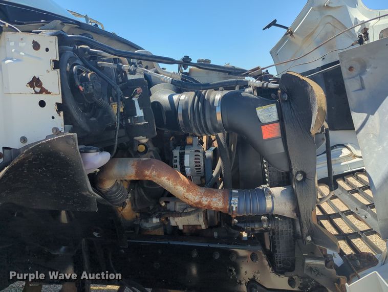 image for item MX9359 2000 Ford F650 Super Duty  utility / service truck