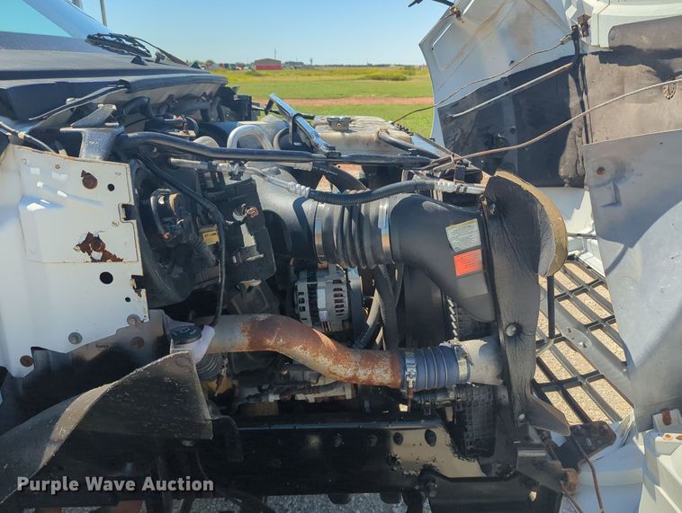 image for item MX9359 2000 Ford F650 Super Duty  utility / service truck