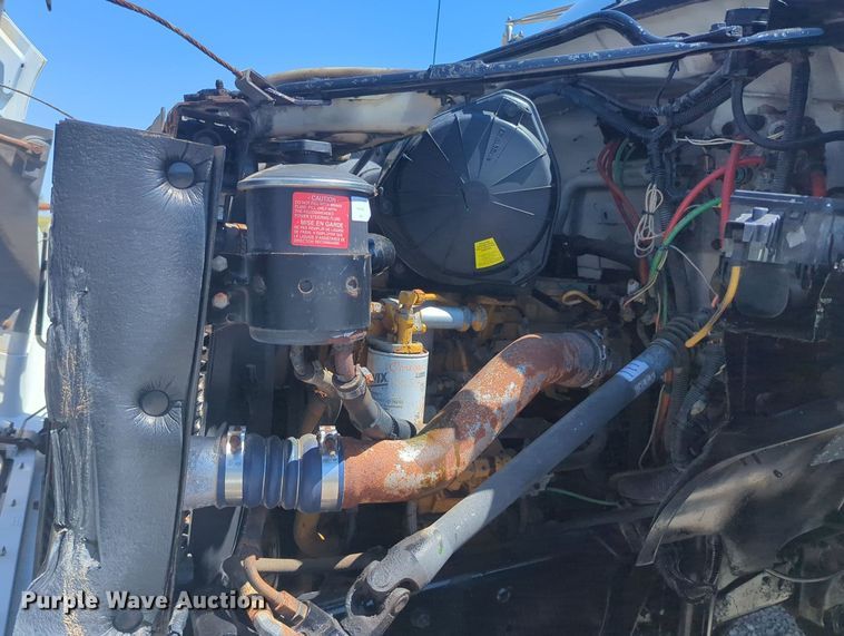 image for item MX9359 2000 Ford F650 Super Duty  utility / service truck