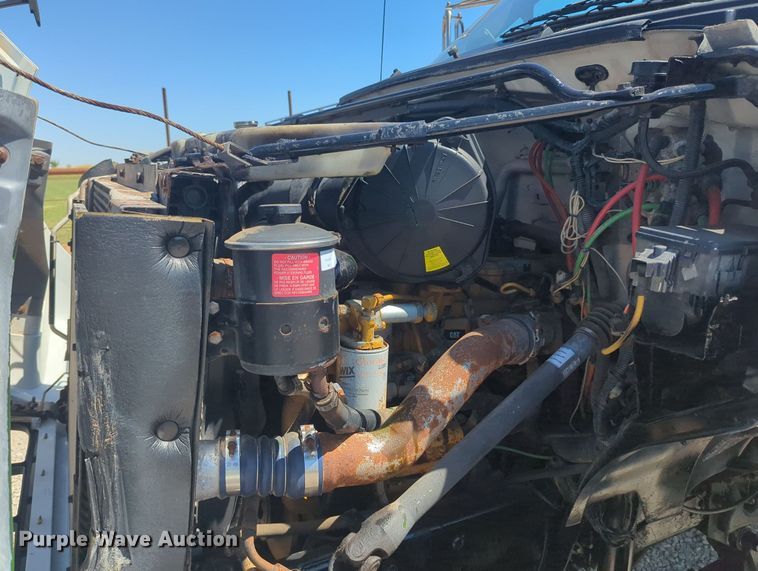 image for item MX9359 2000 Ford F650 Super Duty  utility / service truck