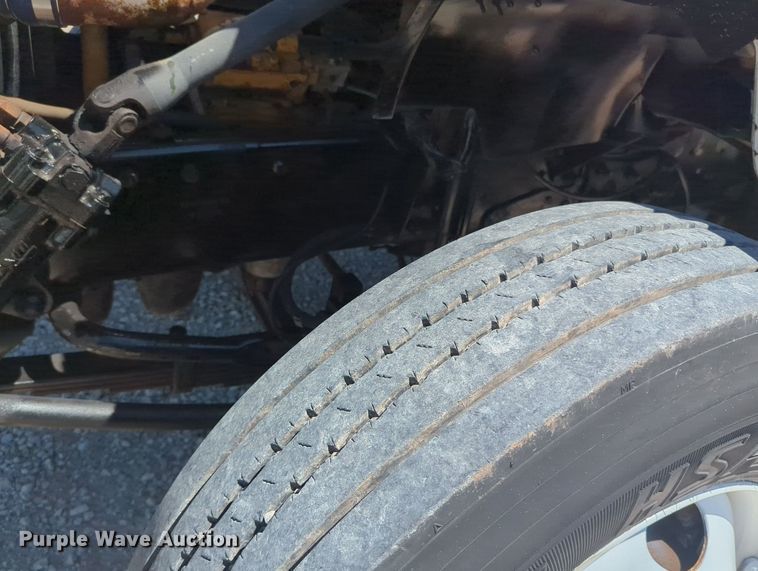 image for item MX9359 2000 Ford F650 Super Duty  utility / service truck