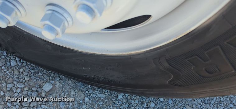 image for item MX9359 2000 Ford F650 Super Duty  utility / service truck