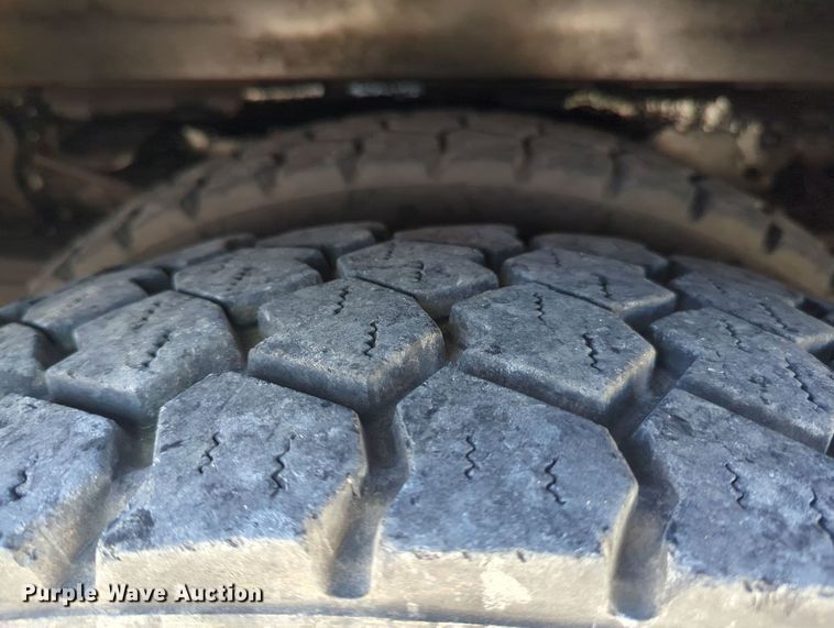 image for item MX9359 2000 Ford F650 Super Duty  utility / service truck