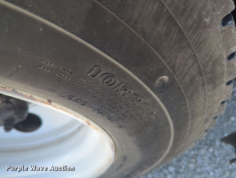 image for item MX9359 2000 Ford F650 Super Duty  utility / service truck