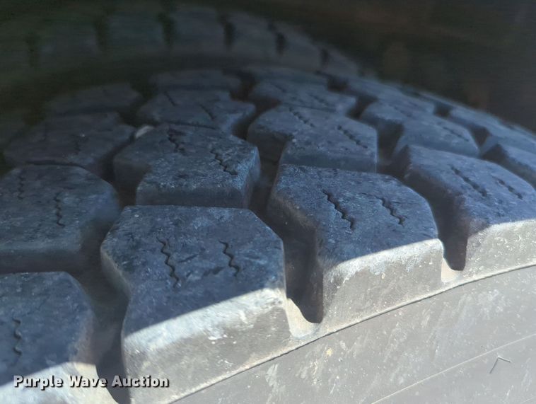 image for item MX9359 2000 Ford F650 Super Duty  utility / service truck