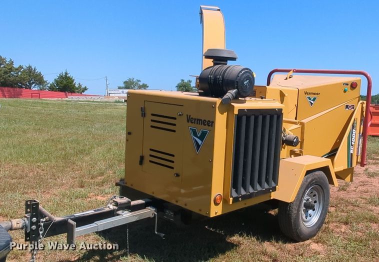 image for item MY9905 2010 Vermeer BC1000XL  wood chipper