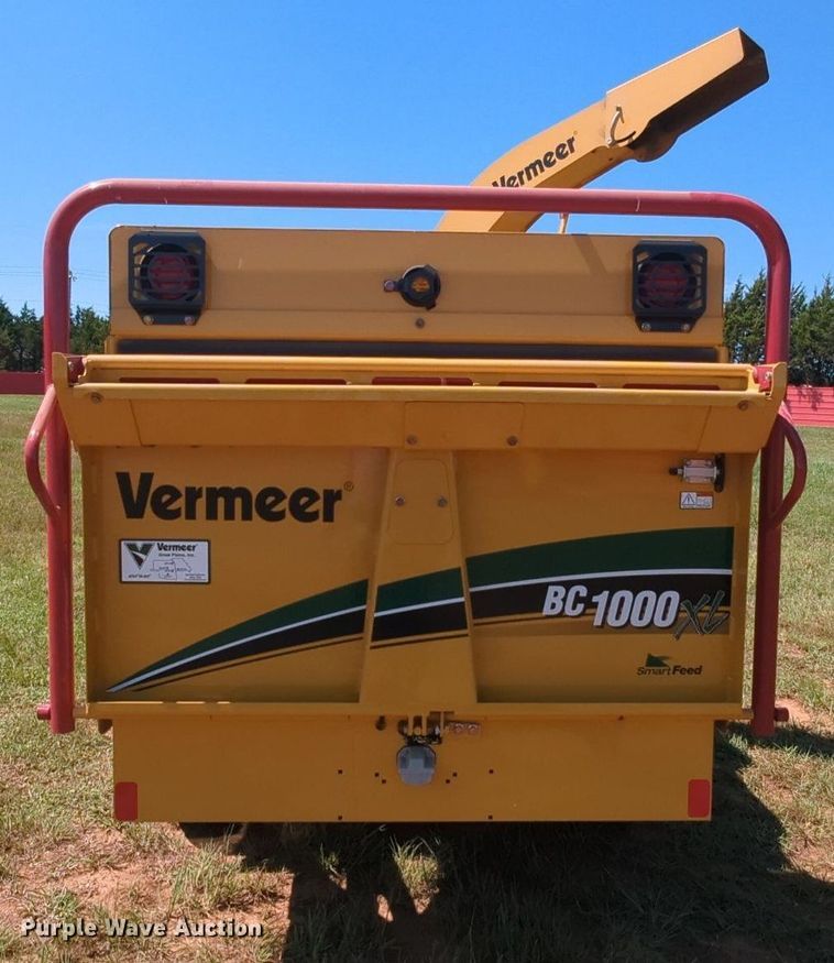 image for item MY9905 2010 Vermeer BC1000XL  wood chipper