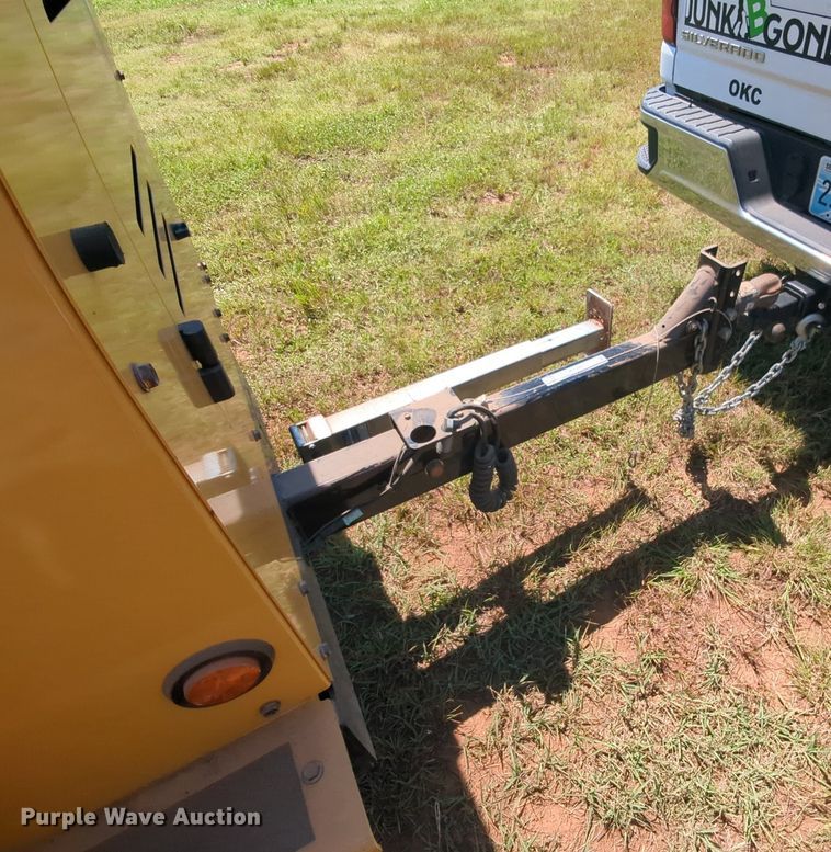 image for item MY9905 2010 Vermeer BC1000XL  wood chipper