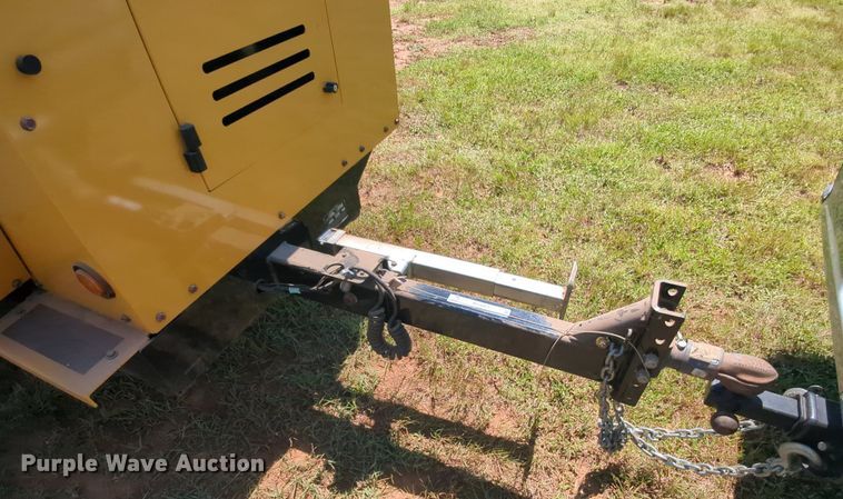 image for item MY9905 2010 Vermeer BC1000XL  wood chipper