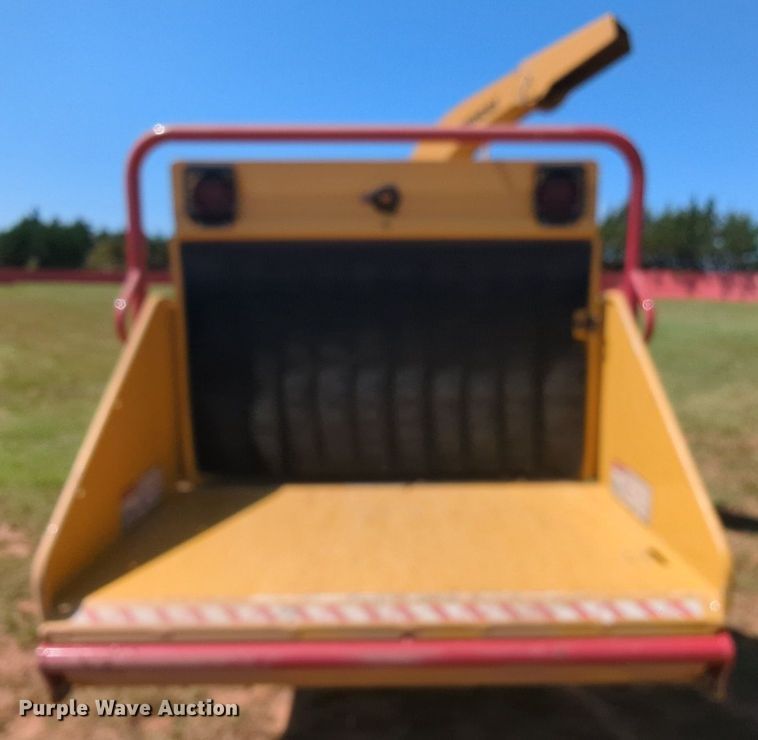 image for item MY9905 2010 Vermeer BC1000XL  wood chipper