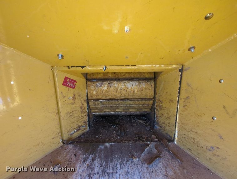 image for item MY9905 2010 Vermeer BC1000XL  wood chipper