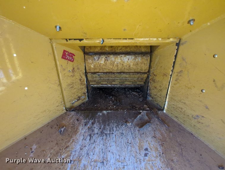 image for item MY9905 2010 Vermeer BC1000XL  wood chipper