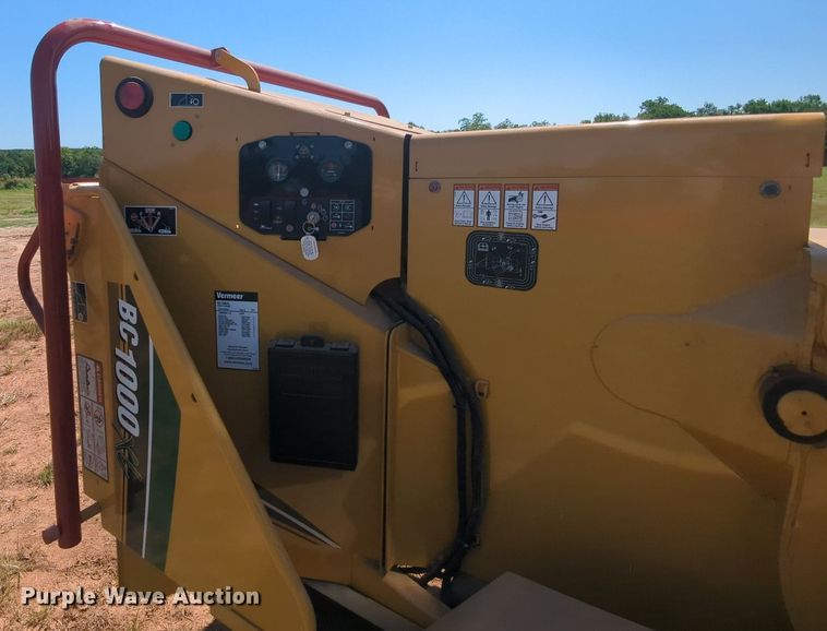 image for item MY9905 2010 Vermeer BC1000XL  wood chipper