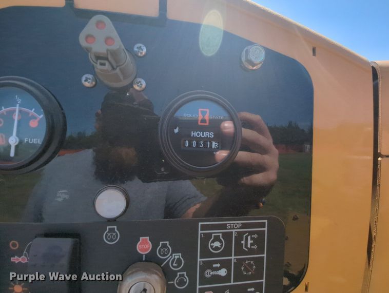 image for item MY9905 2010 Vermeer BC1000XL  wood chipper