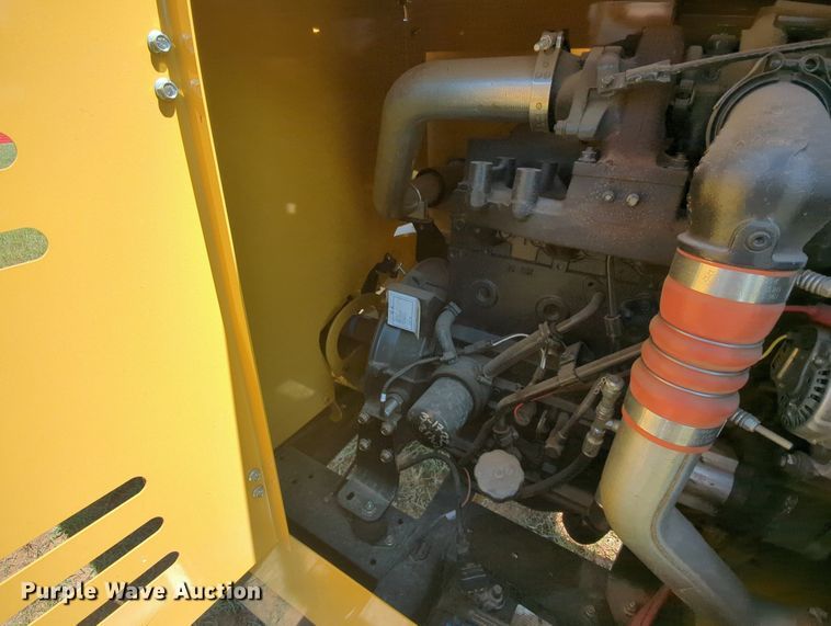 image for item MY9905 2010 Vermeer BC1000XL  wood chipper